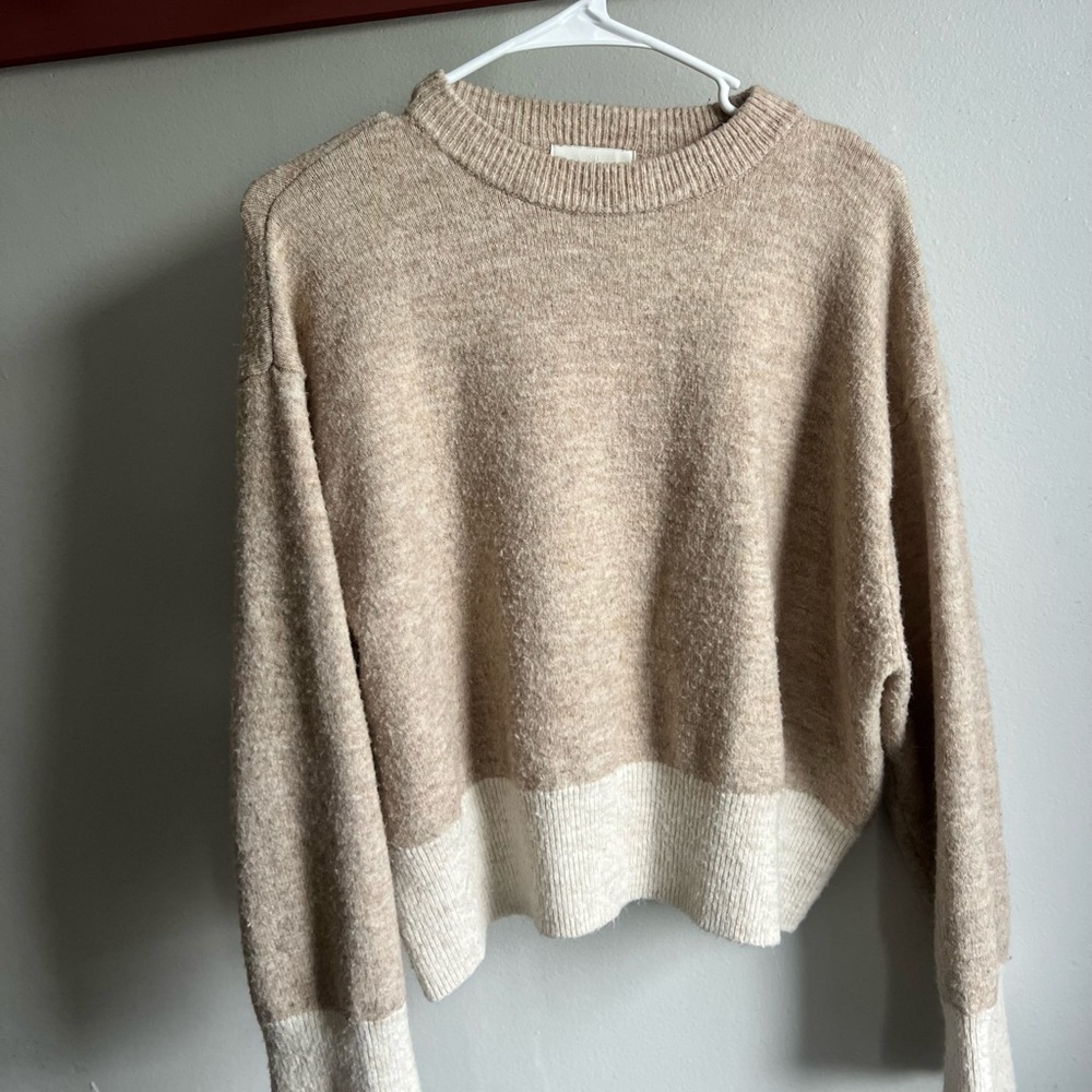 H&M crew neck. Size small. Great condition!
